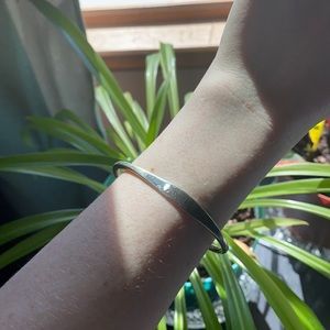 Silver bracelet, can be adjusted.